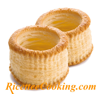 Vol-au-vent ai piselli e prosciutto cotto